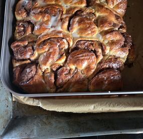 Ich hatte mich schon so darauf gefreut, sie zu backen. Es riecht wie bei meiner dänischen Großmutter in der Küche 🥰!!! Sehr sehr lecker!! Habe noch 1 geh. TL Kardamom in den Teig getan