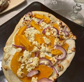 Könnte etwas würziger sein, habe nach dem Backen noch etwas Schmandcreme und Agavendicksaft darauf gemacht.