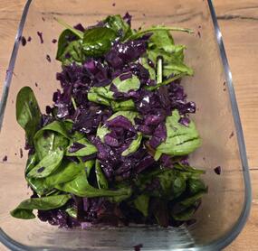 Schmeckt ganz gut. Das nächste mal verlänger ich die Zeit vom Rotkohl auf das doppelte. Wird es wieder geben. 