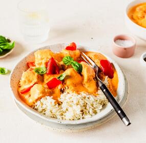 Hähnchenwürfel mit Paprika-Schmand-Soße