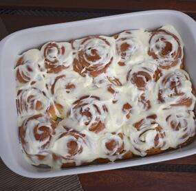 Cinnamon-Rolls mit Frischkäse-Topping