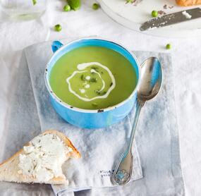 Cremige Erbsen-Zucchini-Suppe