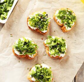 Crostini mit Ziegenkäse und Brokkoli
