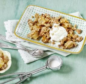 Gebackene Birnen mit Walnuss-Streuseln