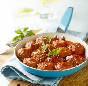 Kleine Frikadellen mit Tomatensoße
