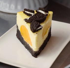 Oreo-Cheesecake mit Pfirsichen