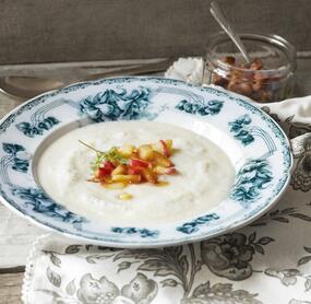 Cremige Selleriesuppe mit Apfel