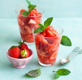 Erdbeergranita mit Aperol