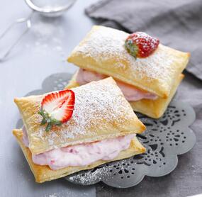 Luftige Erdbeerschnitten mit Blätterteig