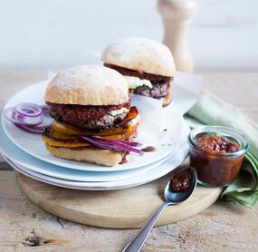 Burger mit Balsamico-Tomatensoße