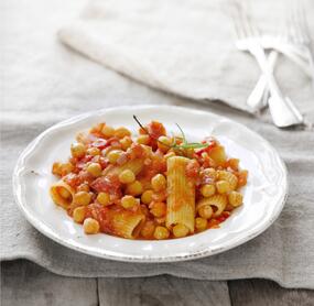 Schnelle Kichererbsen-Rigatoni mit wenig Zutaten