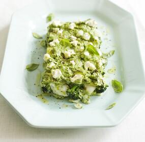 Grüne Pesto-Lasagneplatten mit Fisch