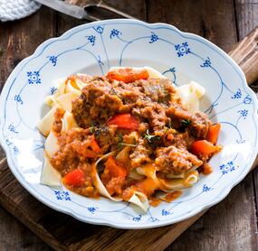 Gulasch mit Bandnudeln