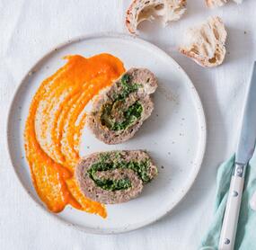 Gefüllter Hackbraten mit Paprikasoße