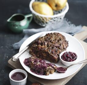 Hackbraten mit Quitten und Rotkohl