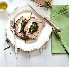 Gefüllter Hackbraten mit Spinat und Ziegenkäse