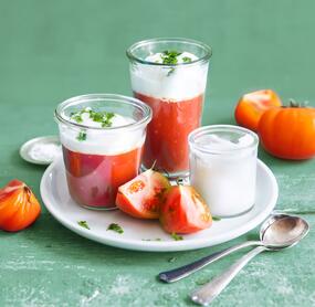 Kalte Tomatensuppe mit Meerrettichschaum