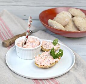 Kartoffelbrötchen mit Lachs-Frischkäse
