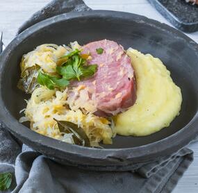 Kassler mit Sauerkraut und Kartoffelpüree