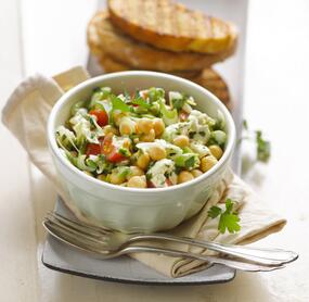 Leichter Kichererbsen-Salat Tomate-Mozzarella