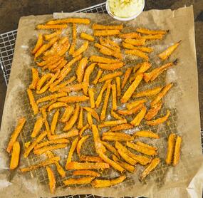 Kürbis-Sticks mit Mix-Panade