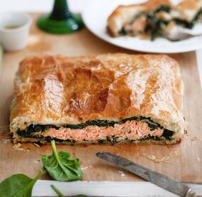 Lachs in Blätterteig mit Spinat