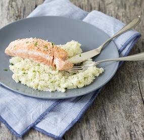 Lachs mit Blumenkohlstampf