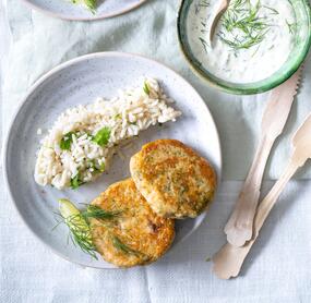 Saftige Lachsfrikadellen mit Reis und Remoulade