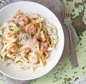 Linguine mit Pastinaken, Karotten und Garnelen