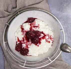 Milchreis mit Kirschsoße