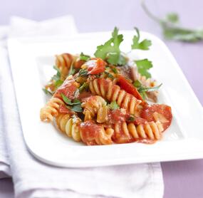 Nudeln mit Tomatensoße