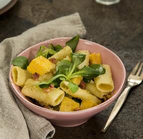 Schneller Nudelsalat mit Speck und Pronto-Pesto