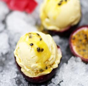 Passionsfrucht-Mascarpone-Eis