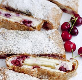 Der leckerste Kirsch-Quarkstrudel mit wenig Zutaten
