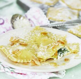 Ravioli mit Bärlauch-Ricotta-Füllung