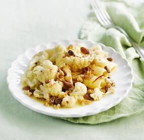 Rigatoni mit Blumenkohl und Walnüssen