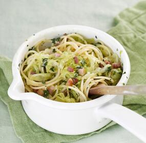 Spaghetti carbonara mit Spitzkohl