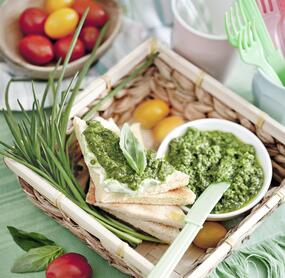 Tramezzini mit Frischkäse und Basilikumpesto