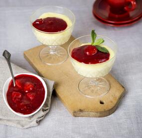 Der einzig wahre Vanillepudding mit Beerengrütze