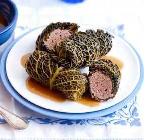 Wirsingrouladen mit mit Kalbshack
