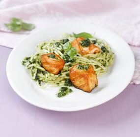 Einfache Zitronen-Spaghetti mit Lachs und Pesto