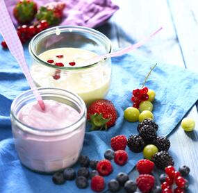 Zitronencreme mit Johannisbeeren