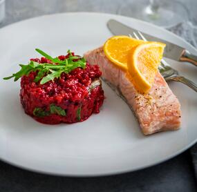 Lachs mit Rote-Bete-Risotto