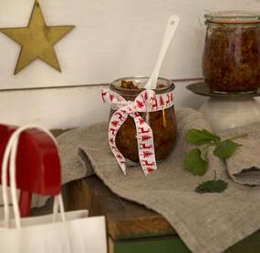 Tomaten-Walnuss-Pesto mit Kardamom