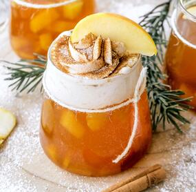 Apfelpunsch mit Zimtsahne