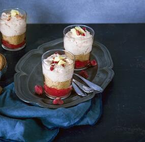 Fruchtige Blitz-Erdbeermousse