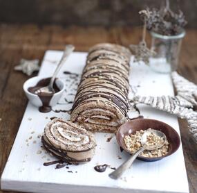 Glühwein-Nuss-Biskuitrolle