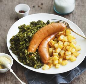 Grünkohl mit Wurst und Röstkartoffelwürfeln