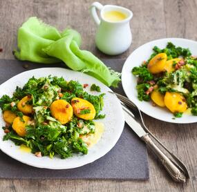 Grünkohlsalat mit Kürbisnocken
