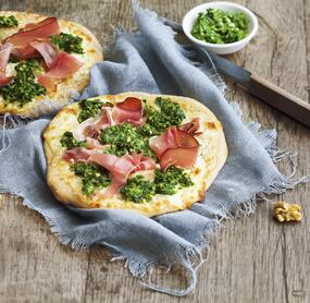 Kleine Vollkornfladen mit Grünkohlpesto